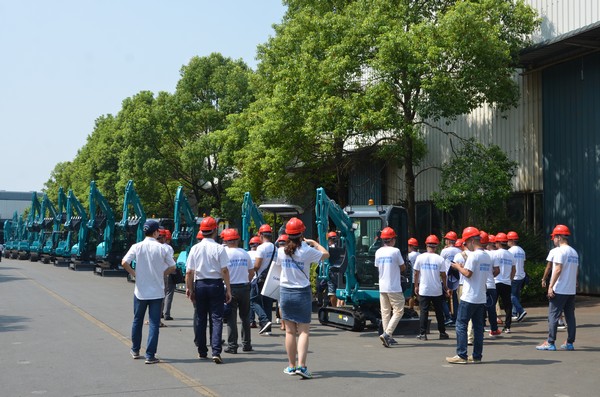 500多名挖掘机用户实地考察，为尊龙凯时智能点赞！